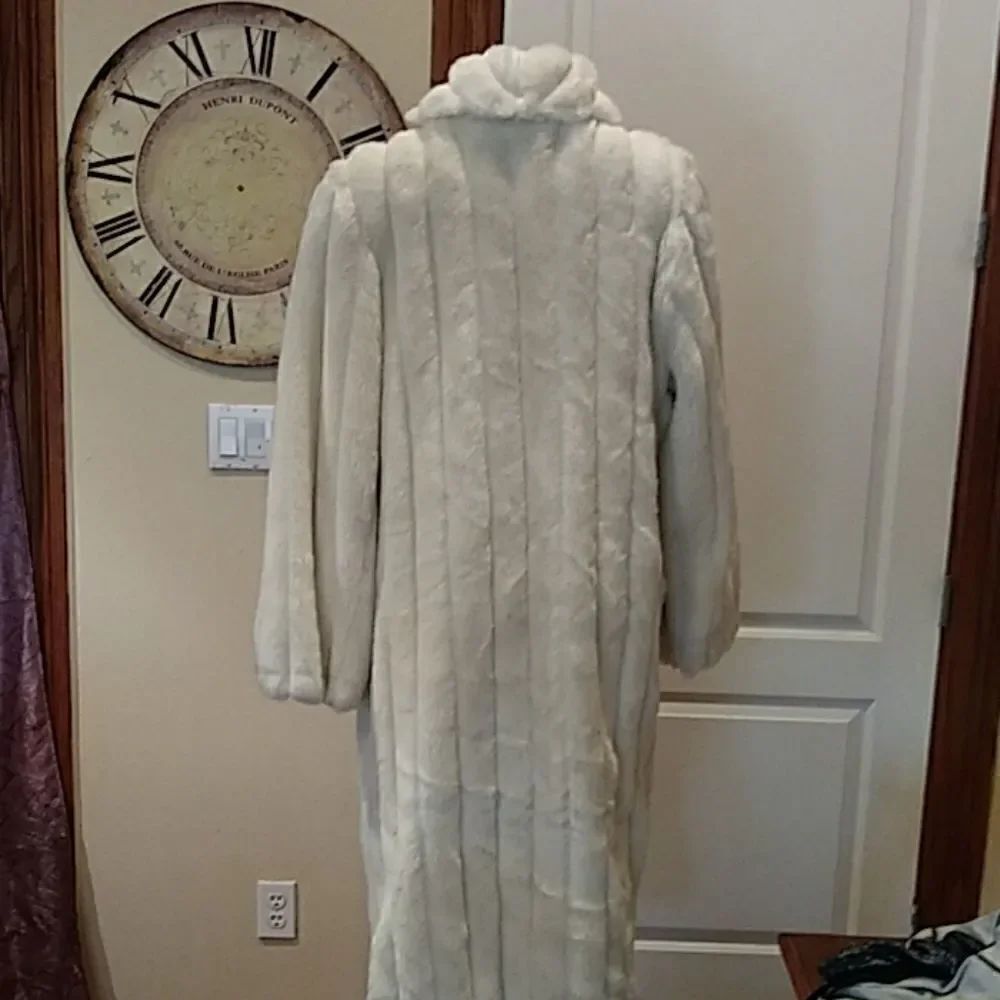 Coat - Picture 4 of 9